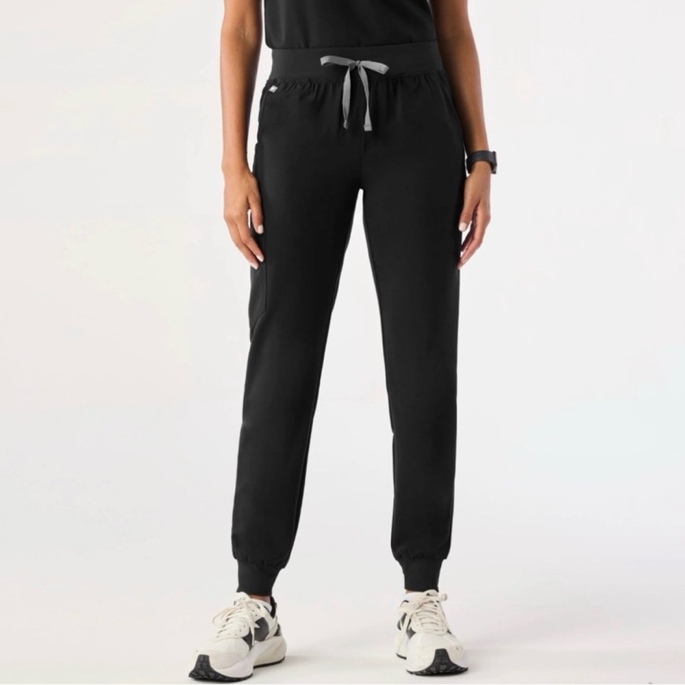 Figs Women's Zamora Jogger Scrub Pants, size Medium